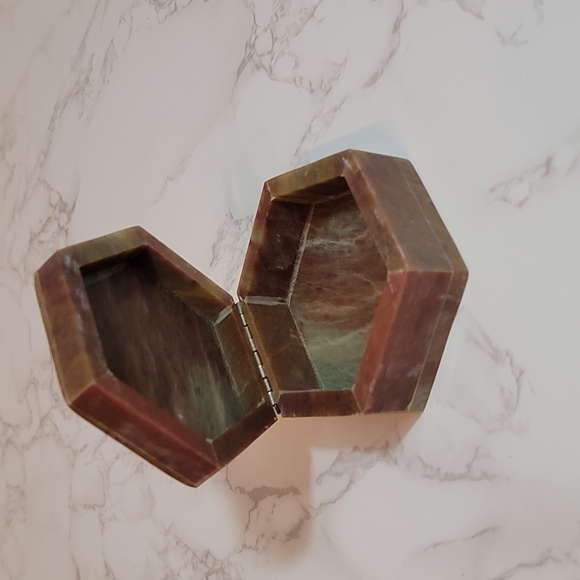 Vintage Star of David Mother of Pearl inlay Soapstone trinket box - Picture 3 of 4